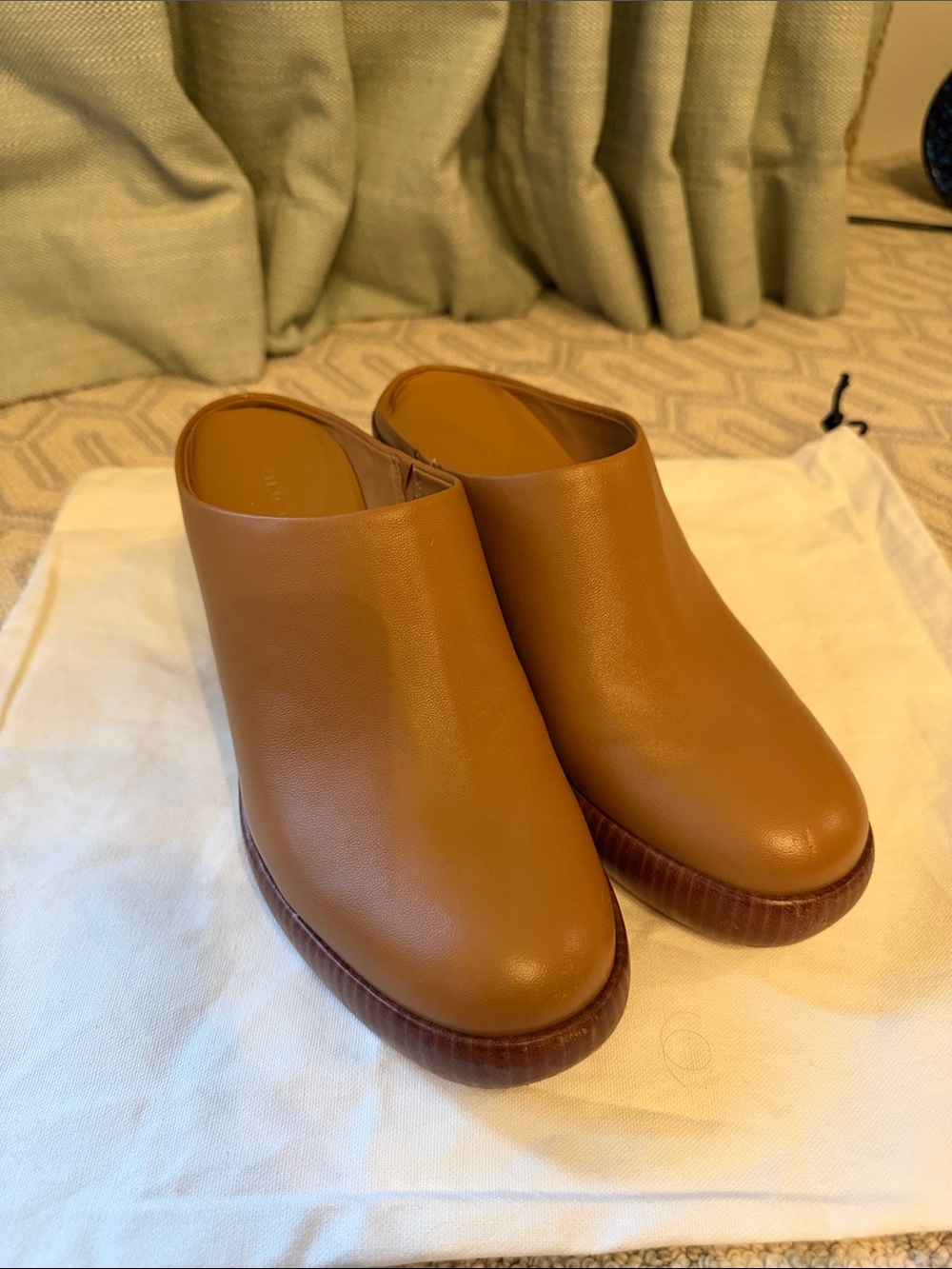Vince. Chestnut Brown Leather Slip-On Mules